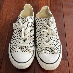 Converse youth size 3